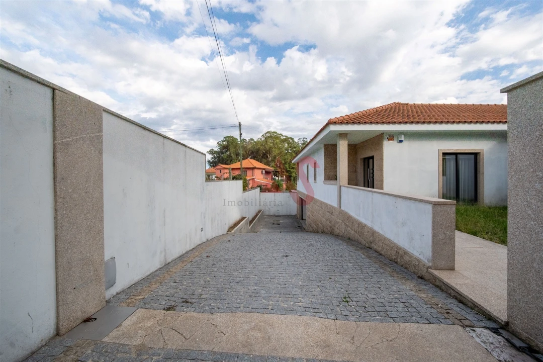 Moradia T3 para Venda em Airães Foto 28