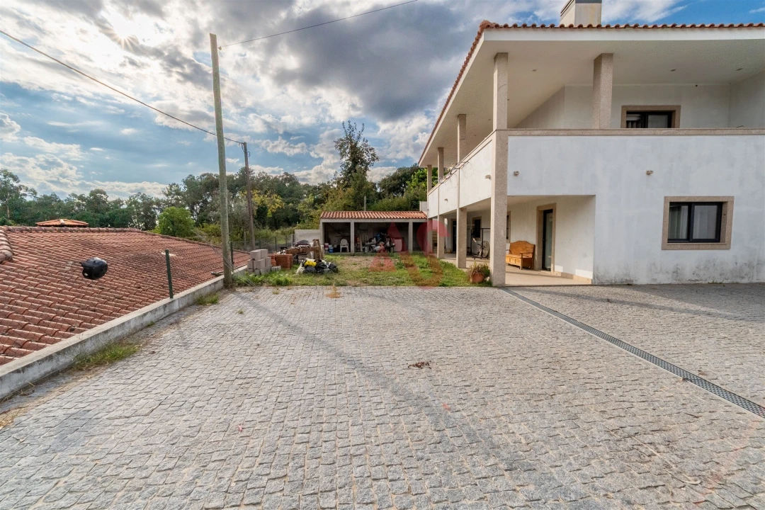 Moradia T3 para Venda em Airães Foto 25