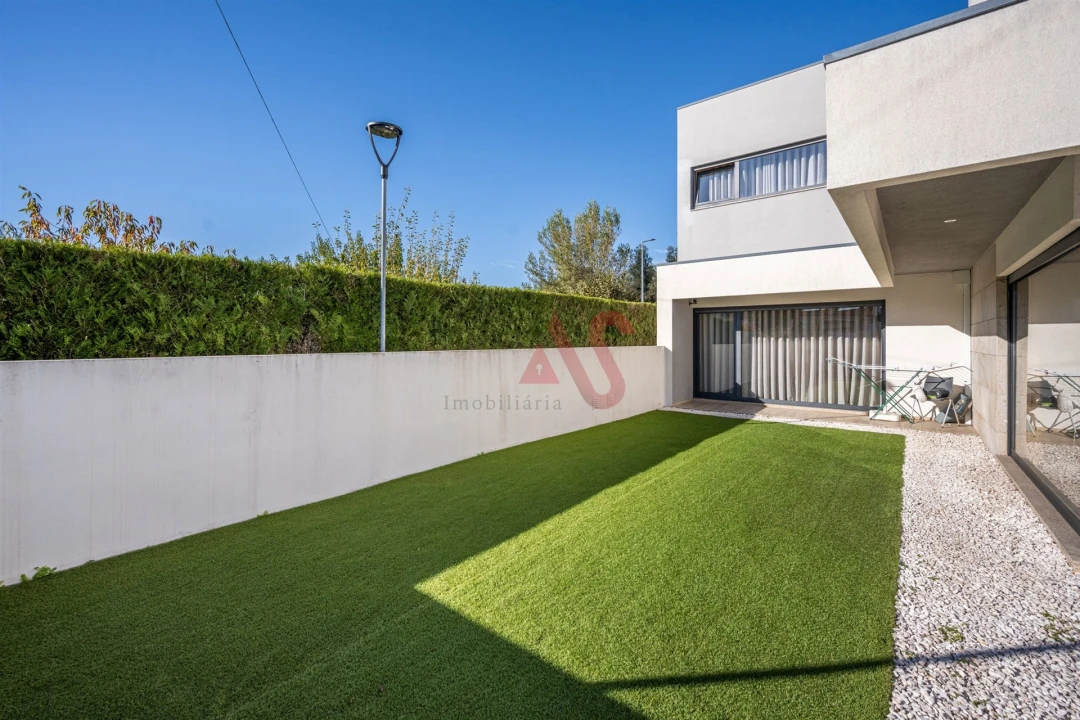 Moradia T4 para Venda em Azurem Foto 11