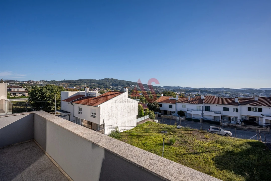 Moradia T4 para Venda em Azurem Foto 25