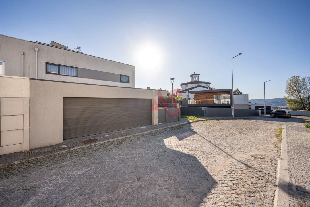 Moradia T4 para Venda em Azurem Foto 27