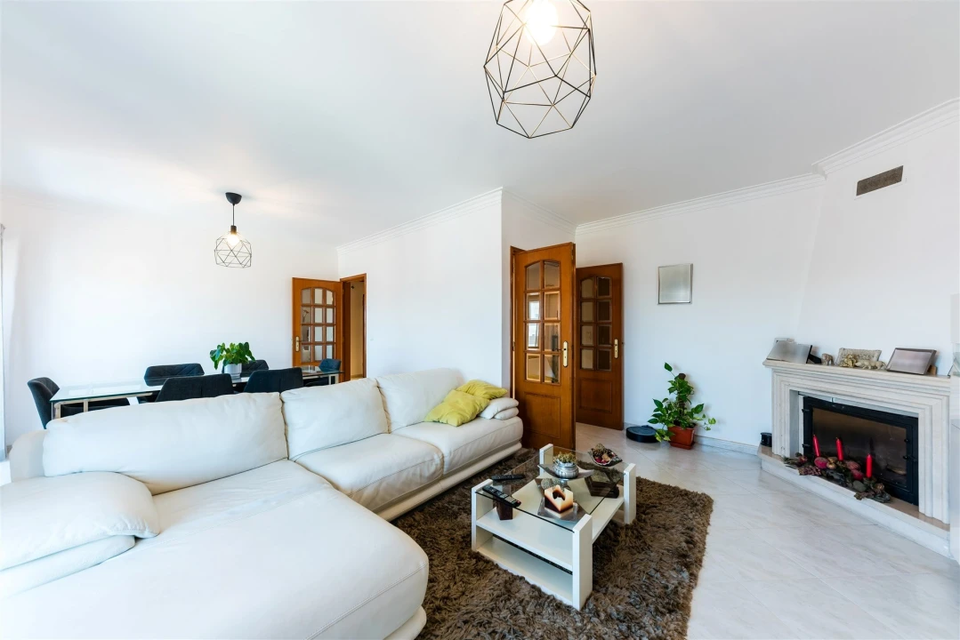 Apartamento T2 para Venda em Queluz e Belas Foto 1