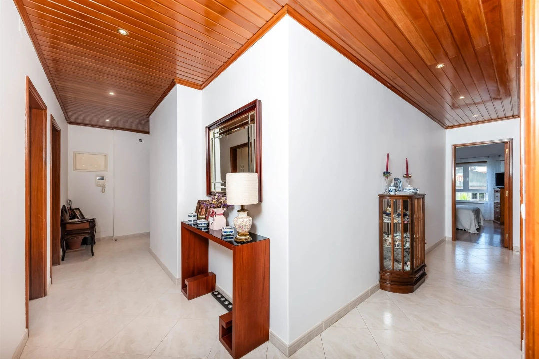 Apartamento T2 para Venda em Queluz e Belas Foto 2