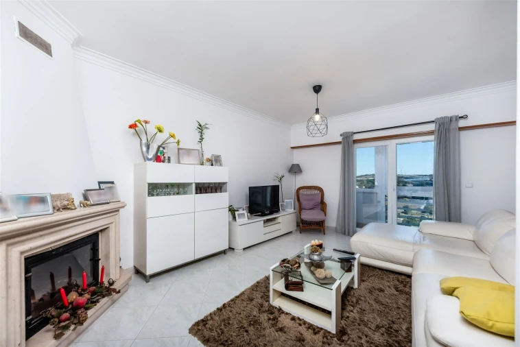 Apartamento T2 para Venda em Queluz e Belas Foto 3