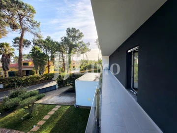 Moradia T4 para Venda em Charneca de Caparica e Sobreda