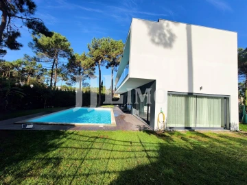Moradia T4 para Venda em Charneca de Caparica e Sobreda