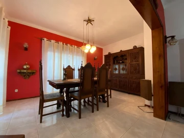 Moradia T4 para Venda em Orgens