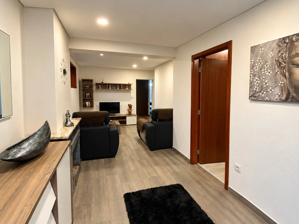 Moradia T4 para Venda em Orgens Foto 4