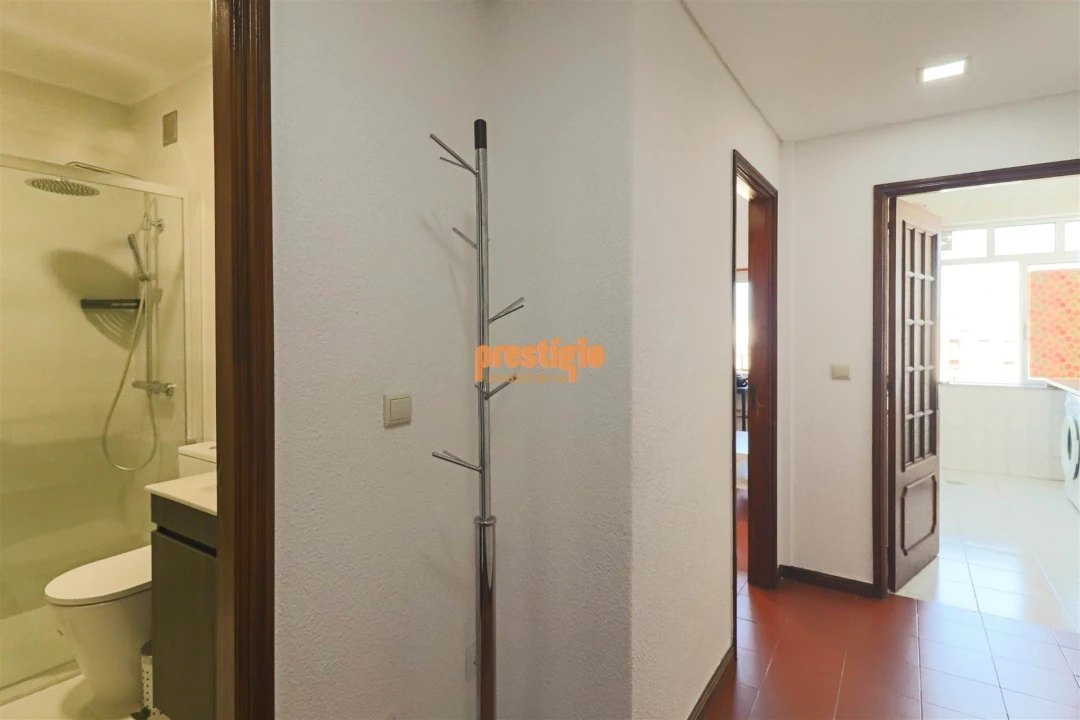 Apartamento T1 para Arrendamento em Braga (Maximinos, Sé e Cividade) Foto 2