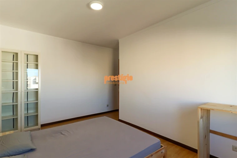 Apartamento T1 para Arrendamento em Braga (Maximinos, Sé e Cividade) Foto 15