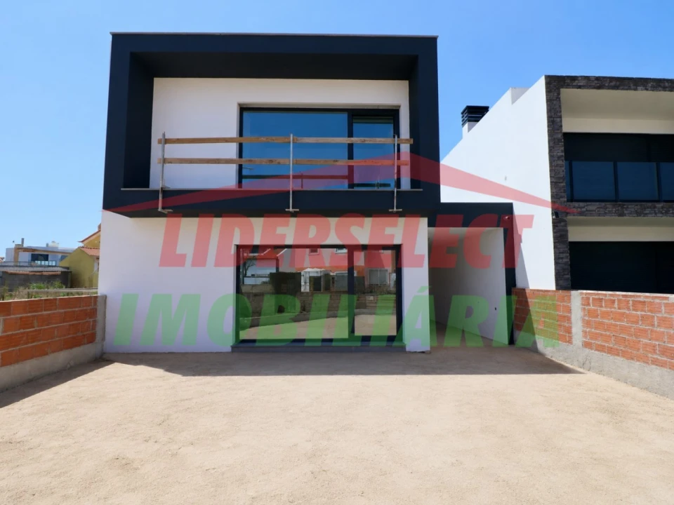 Moradia T4 para Venda em Silveira Foto 1