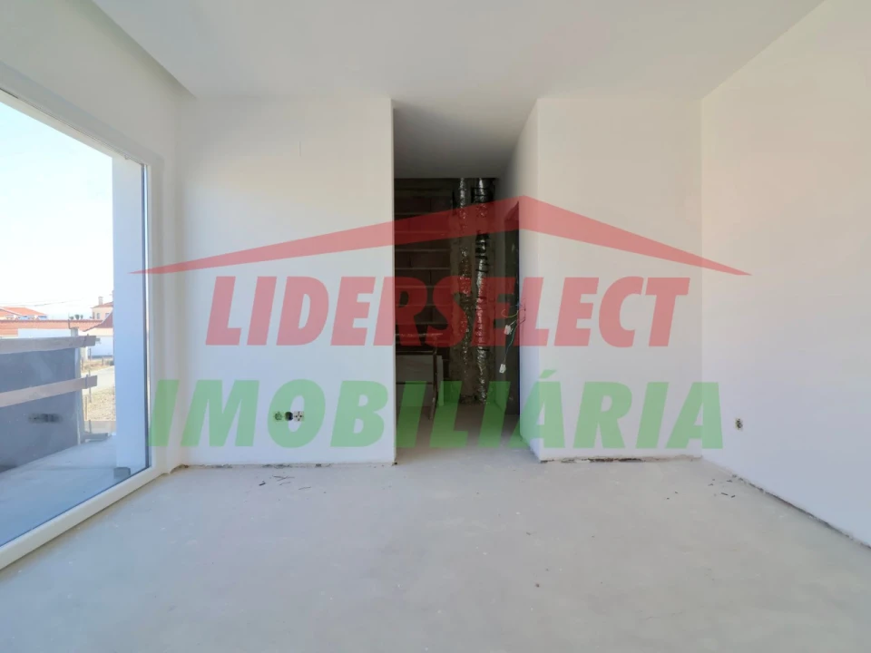 Moradia T4 para Venda em Silveira Foto 13