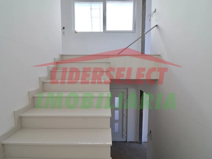 Moradia T4 para Venda em Silveira Foto 10