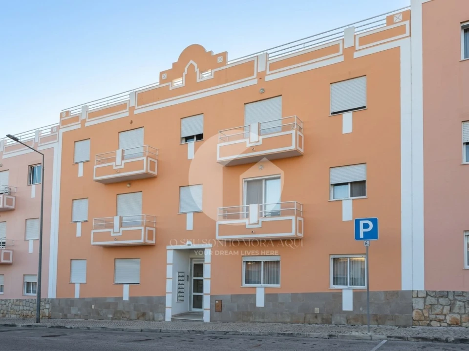Apartamento T2 para Venda em Quelfes Foto 2