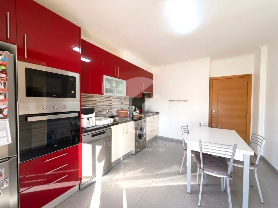 Apartamento T2 para Venda em Quelfes Foto 3