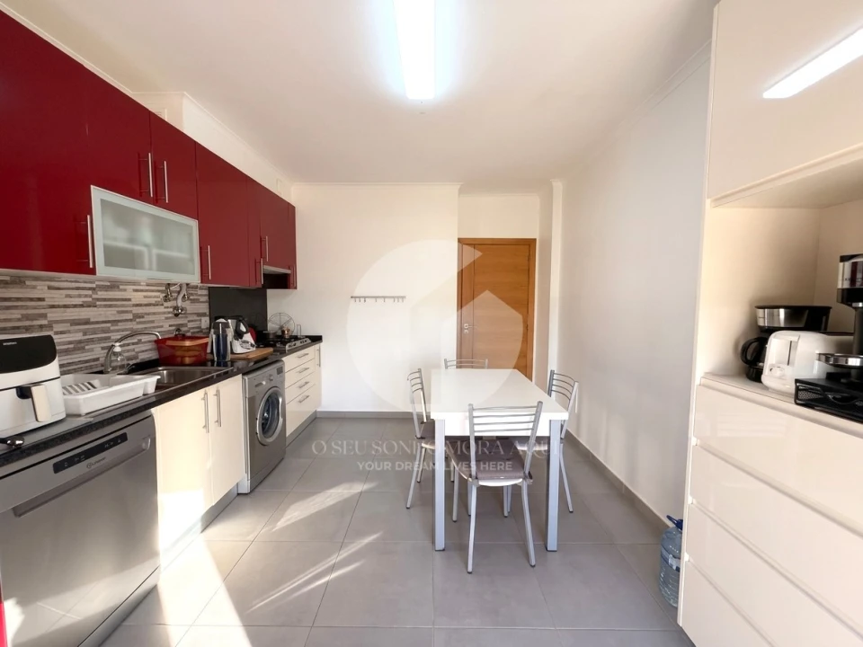 Apartamento T2 para Venda em Quelfes Foto 5