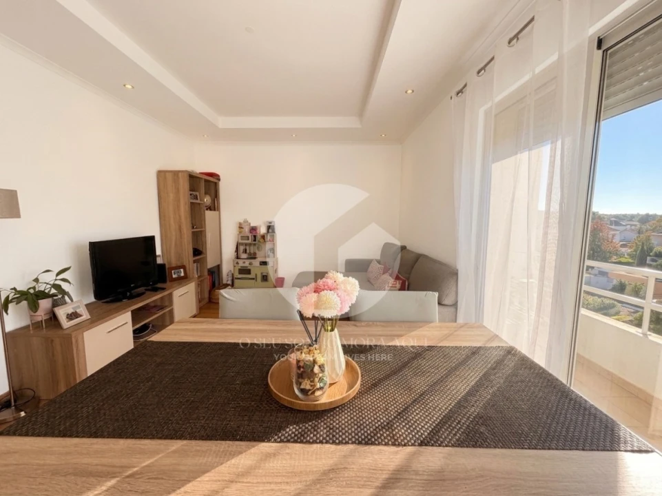 Apartamento T2 para Venda em Quelfes Foto 9