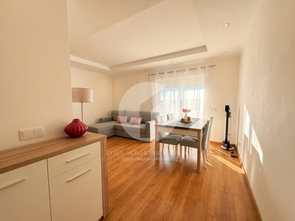 Apartamento T2 para Venda em Quelfes Foto 11