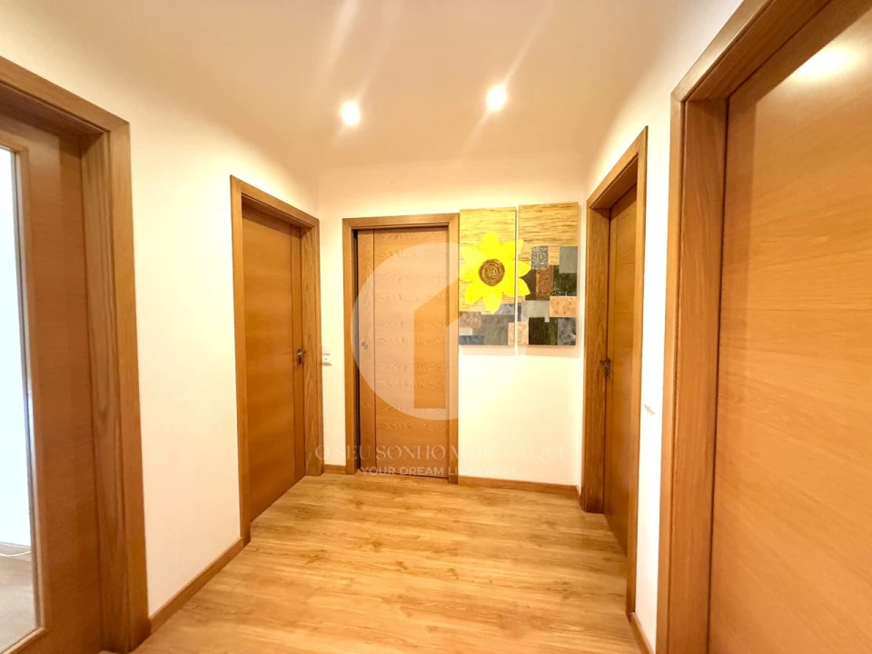 Apartamento T2 para Venda em Quelfes Foto 12