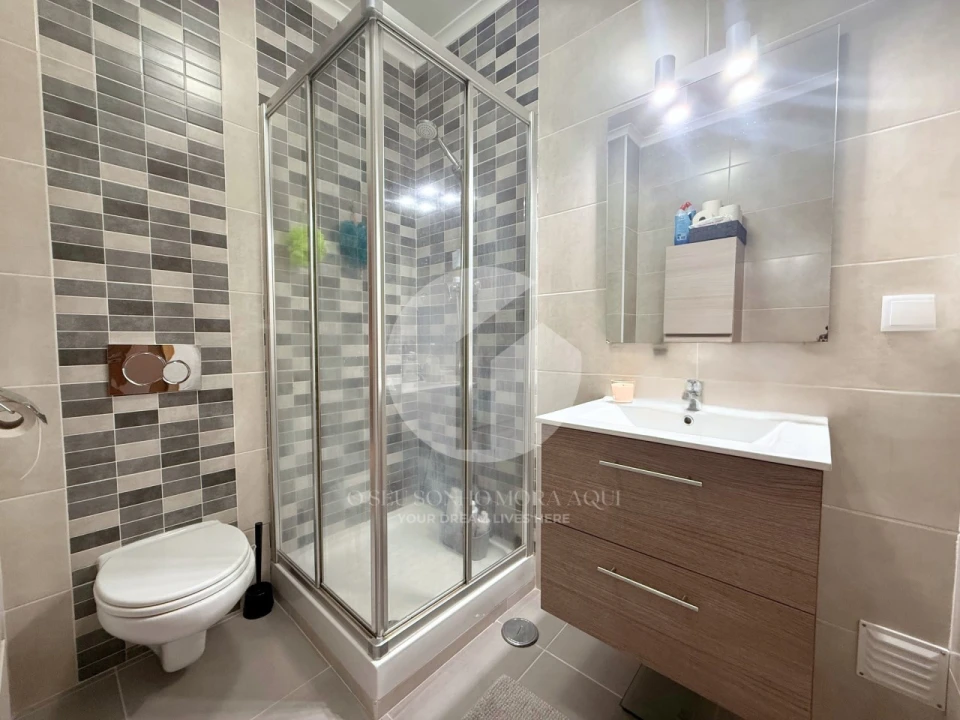 Apartamento T2 para Venda em Quelfes Foto 16