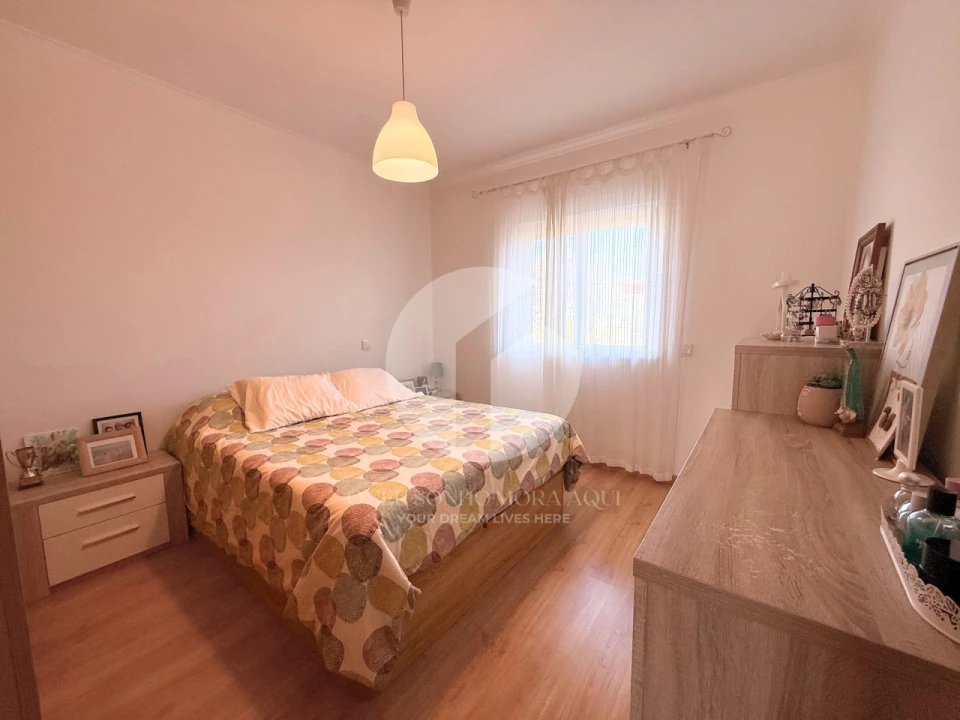 Apartamento T2 para Venda em Quelfes Foto 17