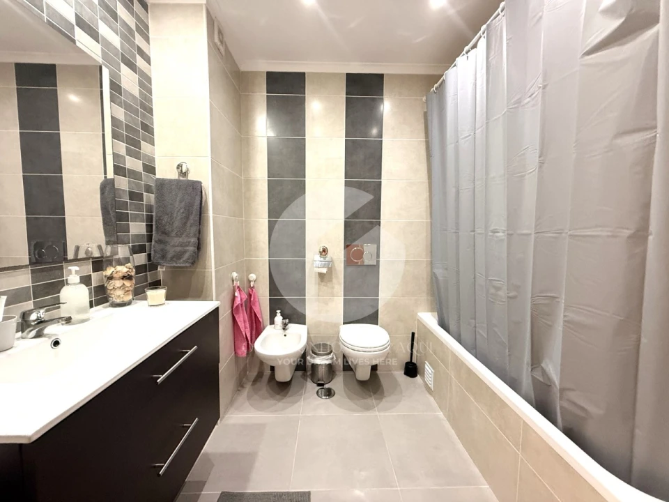 Apartamento T2 para Venda em Quelfes Foto 19