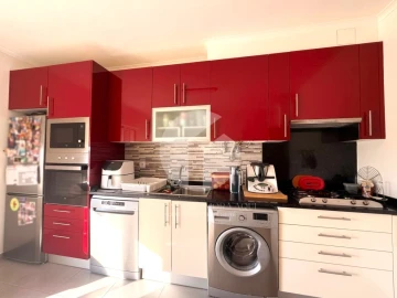 Apartamento T2 para Venda em Quelfes