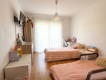 Apartamento T2 para Venda em Quelfes