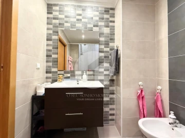 Apartamento T2 para Venda em Quelfes