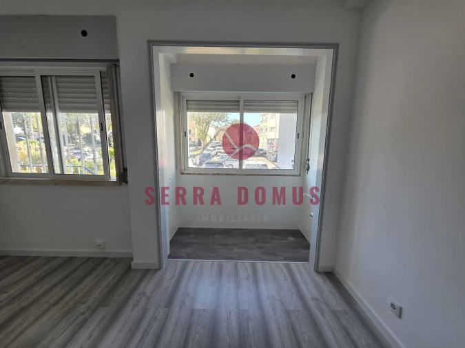 Apartamento T2 para Venda em Algueirão-Mem Martins Foto 2