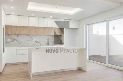 Moradia T4 para Venda em Sarilhos Grandes