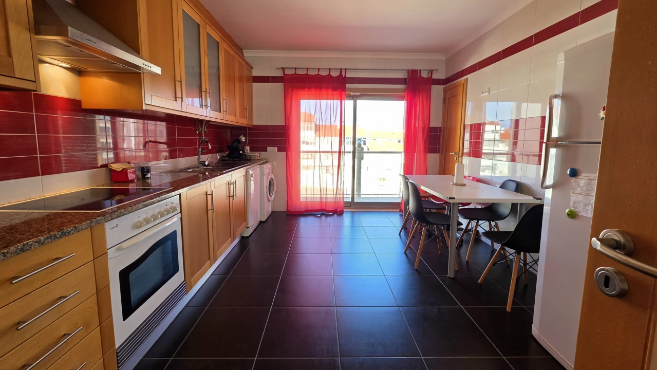 Apartamento T3 para Venda em Atouguia da Baleia Foto 7