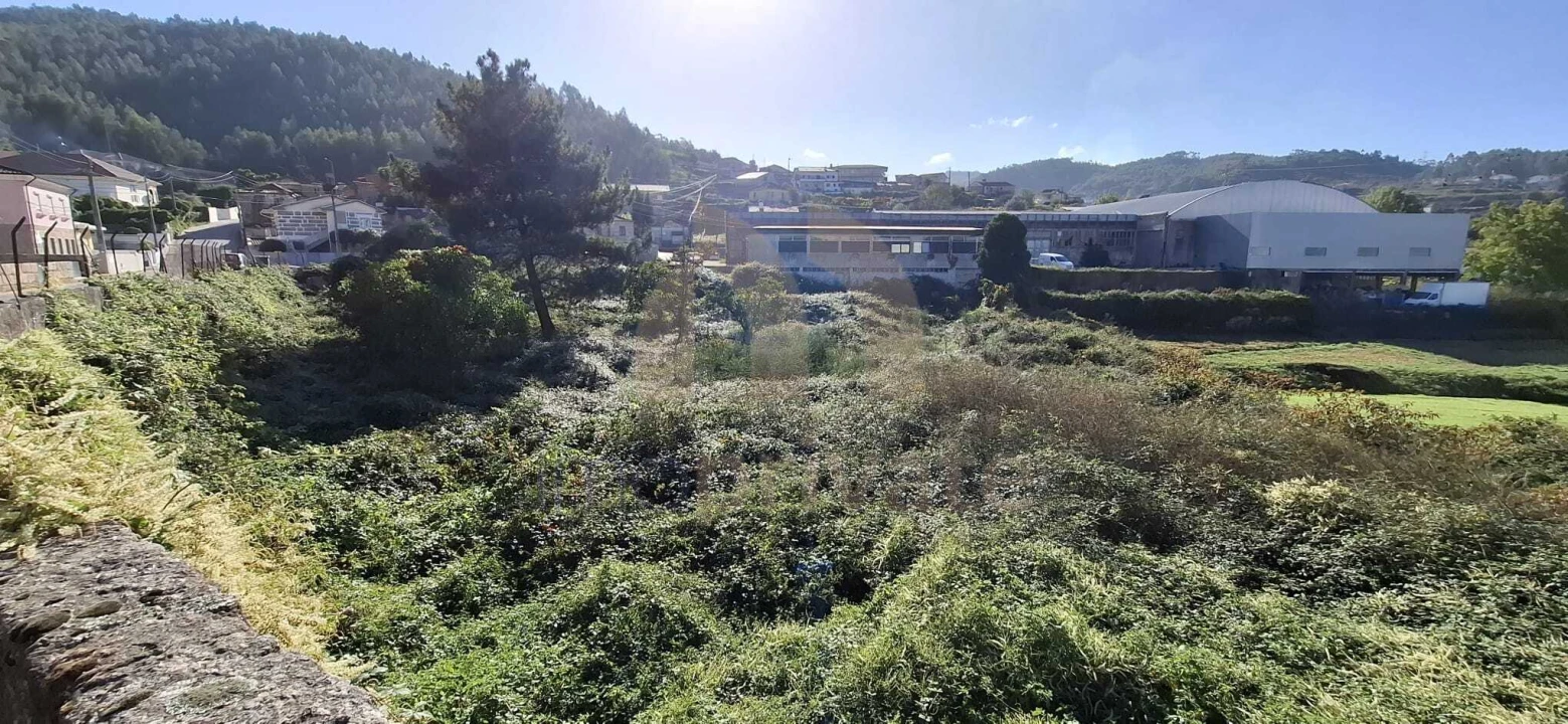 Terreno para Venda em Vilarinho Foto 1