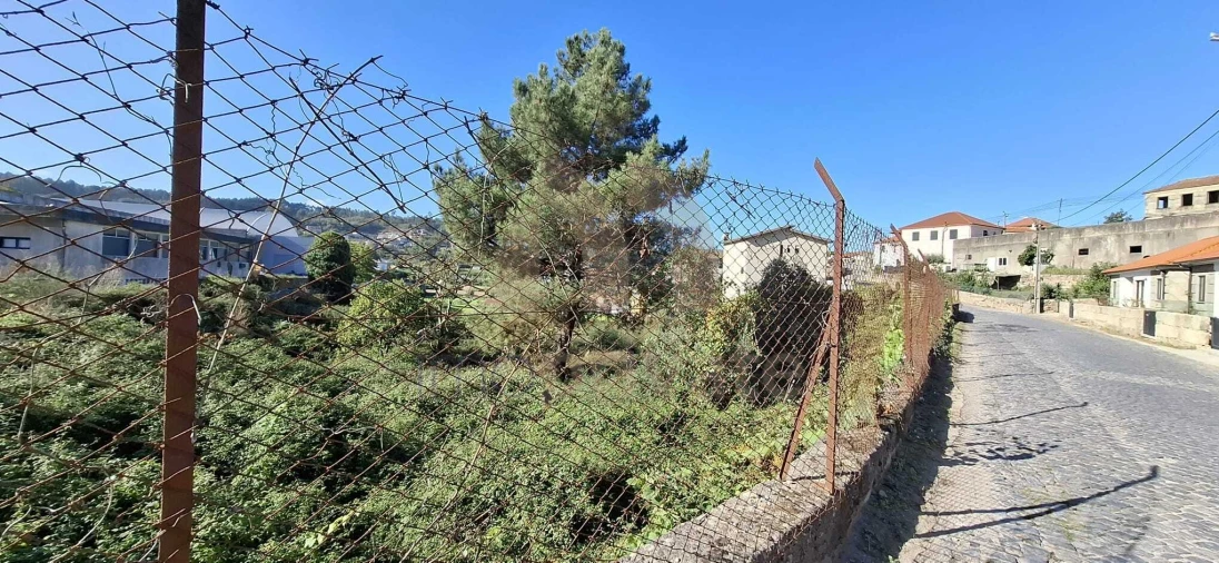 Terreno para Venda em Vilarinho Foto 3