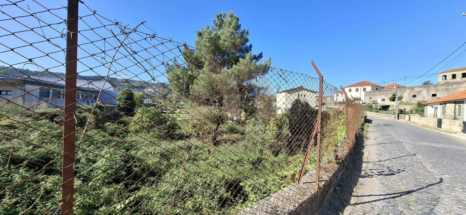 Terreno para Venda em Vilarinho Foto 3