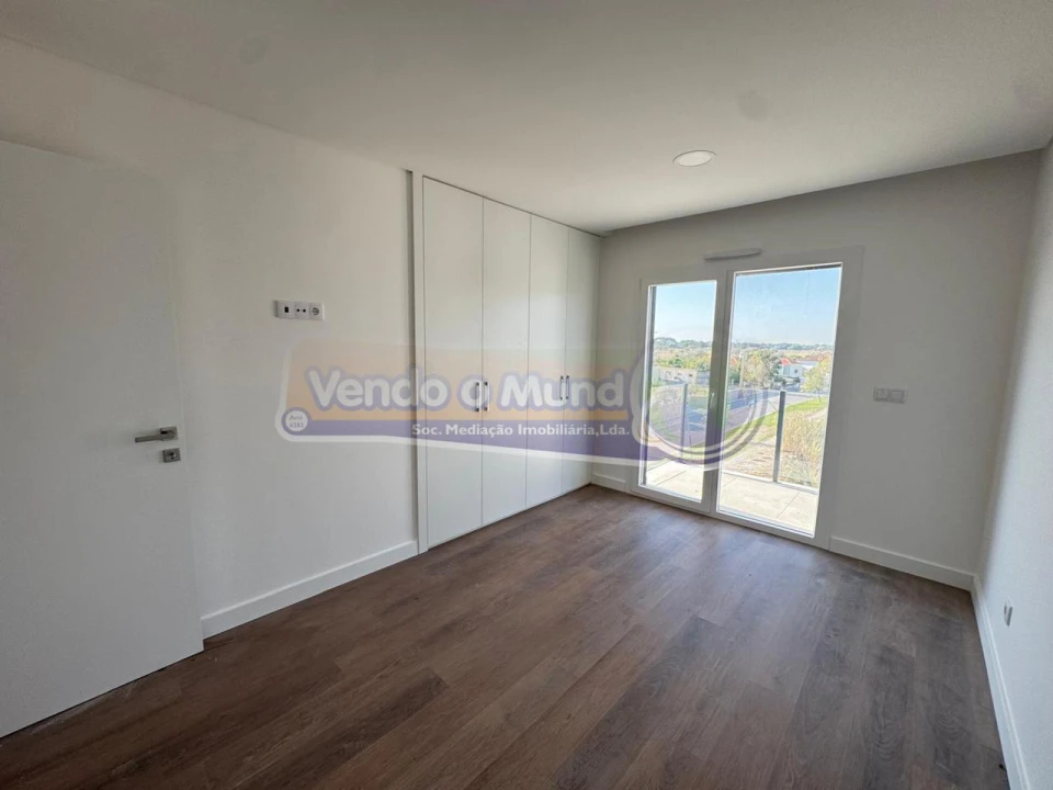 Apartamento T3 para Venda em Benavente Foto 5