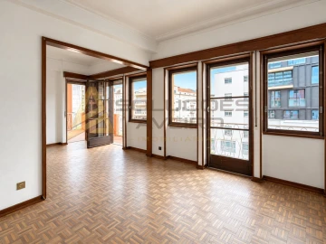 Apartamento T3 para Venda em Glória e Vera Cruz