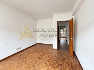 Apartamento T3 para Venda em Glória e Vera Cruz