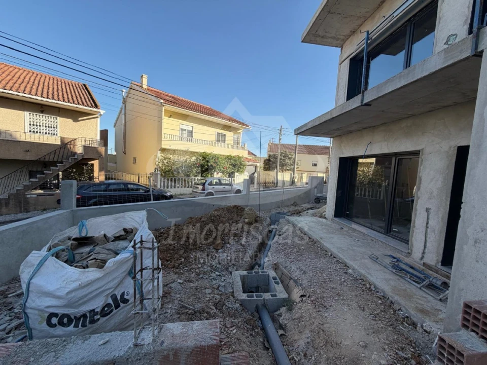 Moradia T3 para Venda em Santa Iria de Azoia, São João da Talha e Bobadela Foto 24