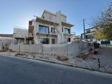 Moradia T3 para Venda em Santa Iria de Azoia, São João da Talha e Bobadela