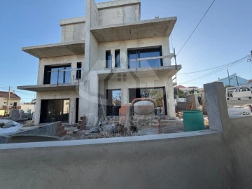 Moradia T3 para Venda em Santa Iria de Azoia, São João da Talha e Bobadela