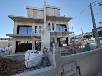 Moradia T3 para Venda em Santa Iria de Azoia, São João da Talha e Bobadela