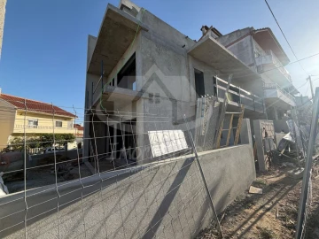 Moradia T3 para Venda em Santa Iria de Azoia, São João da Talha e Bobadela