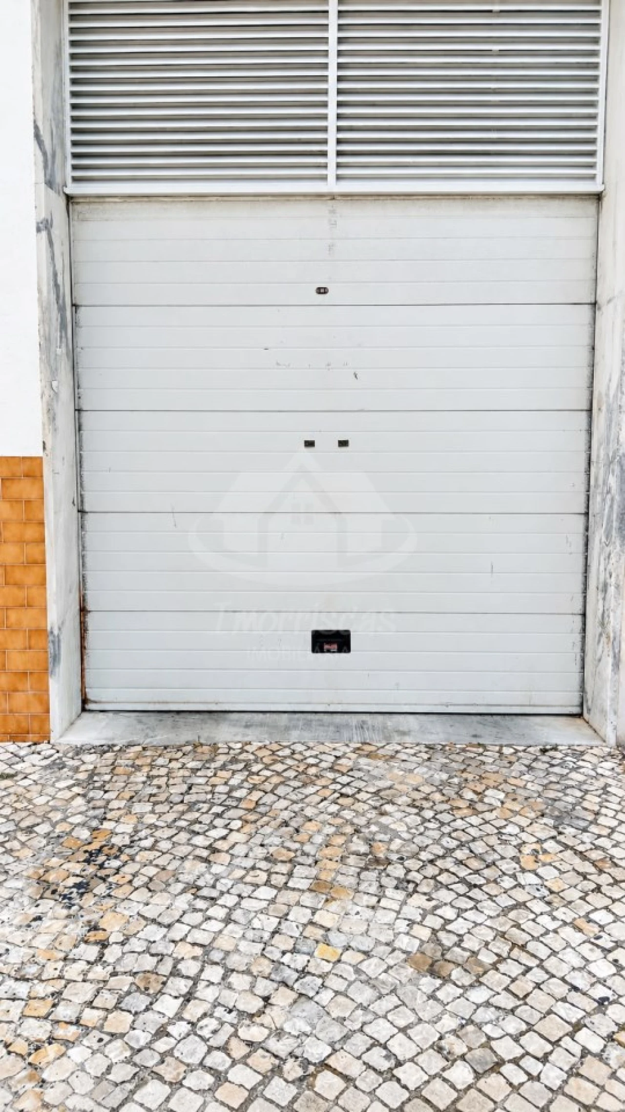 Garagem para Venda em Vialonga Foto 1