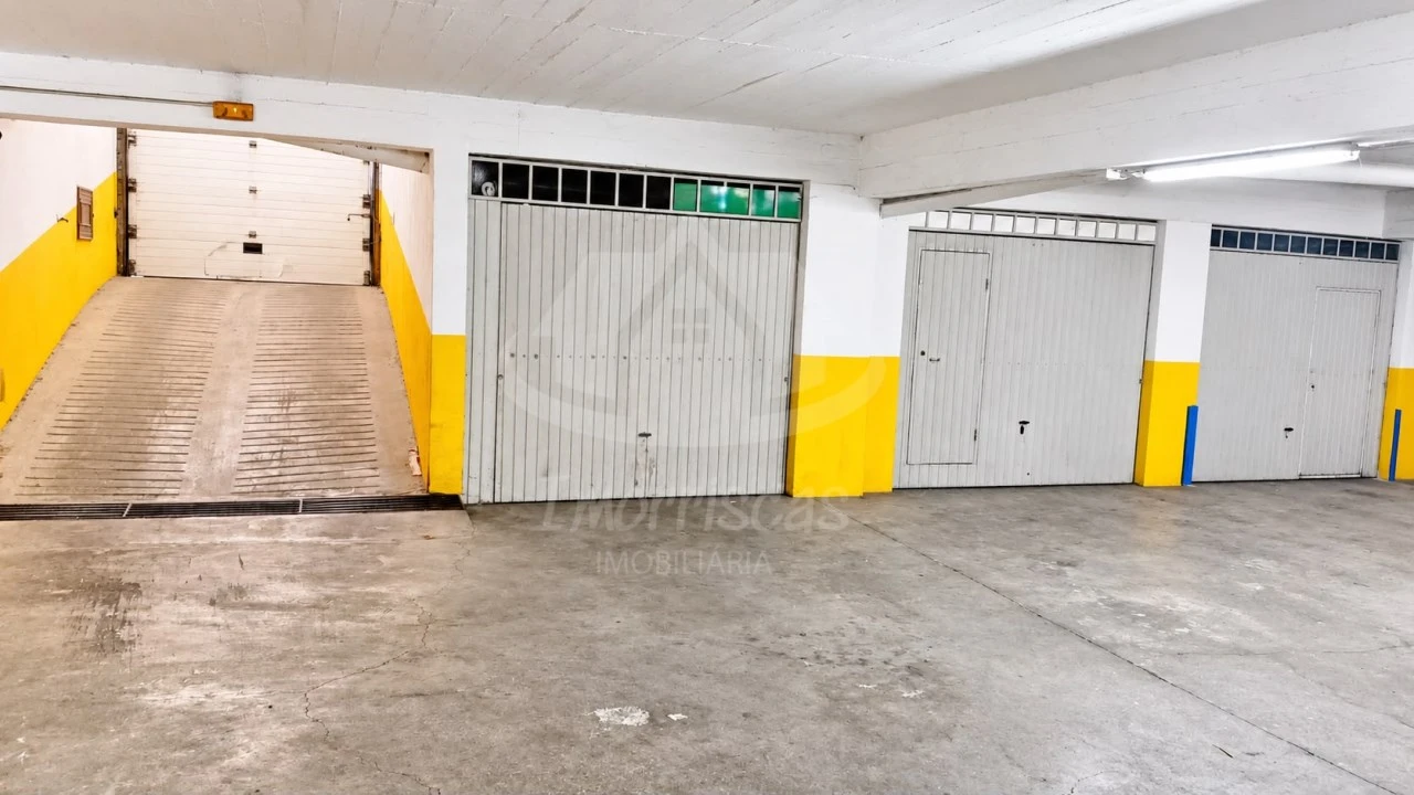 Garagem para Venda em Vialonga Foto 3