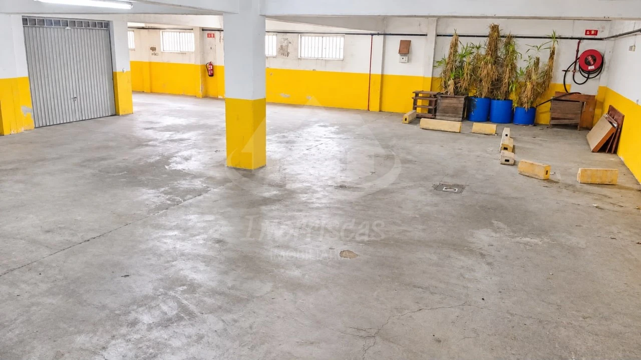 Garagem para Venda em Vialonga Foto 4