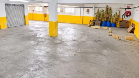 Garagem para Venda em Vialonga