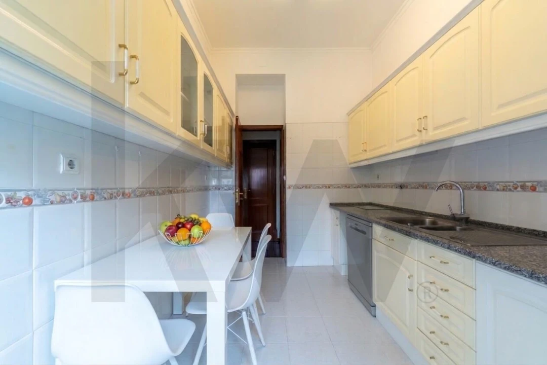 Apartamento T4 para Arrendamento em Misericórdia Foto 13