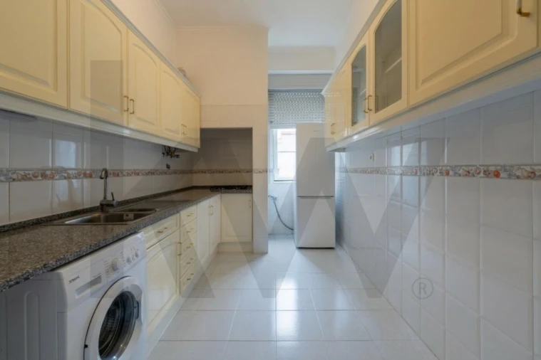 Apartamento T4 para Arrendamento em Misericórdia Foto 14