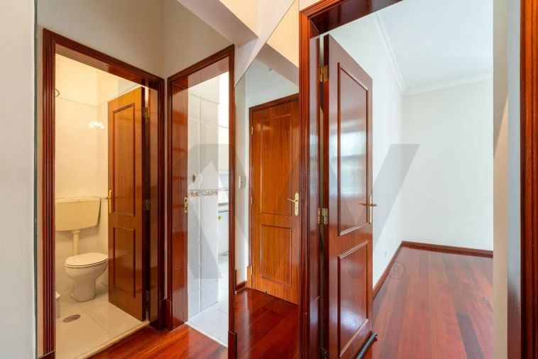 Apartamento T4 para Arrendamento em Misericórdia Foto 12